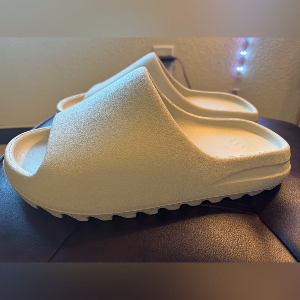 Yeezy slide bone (read description)